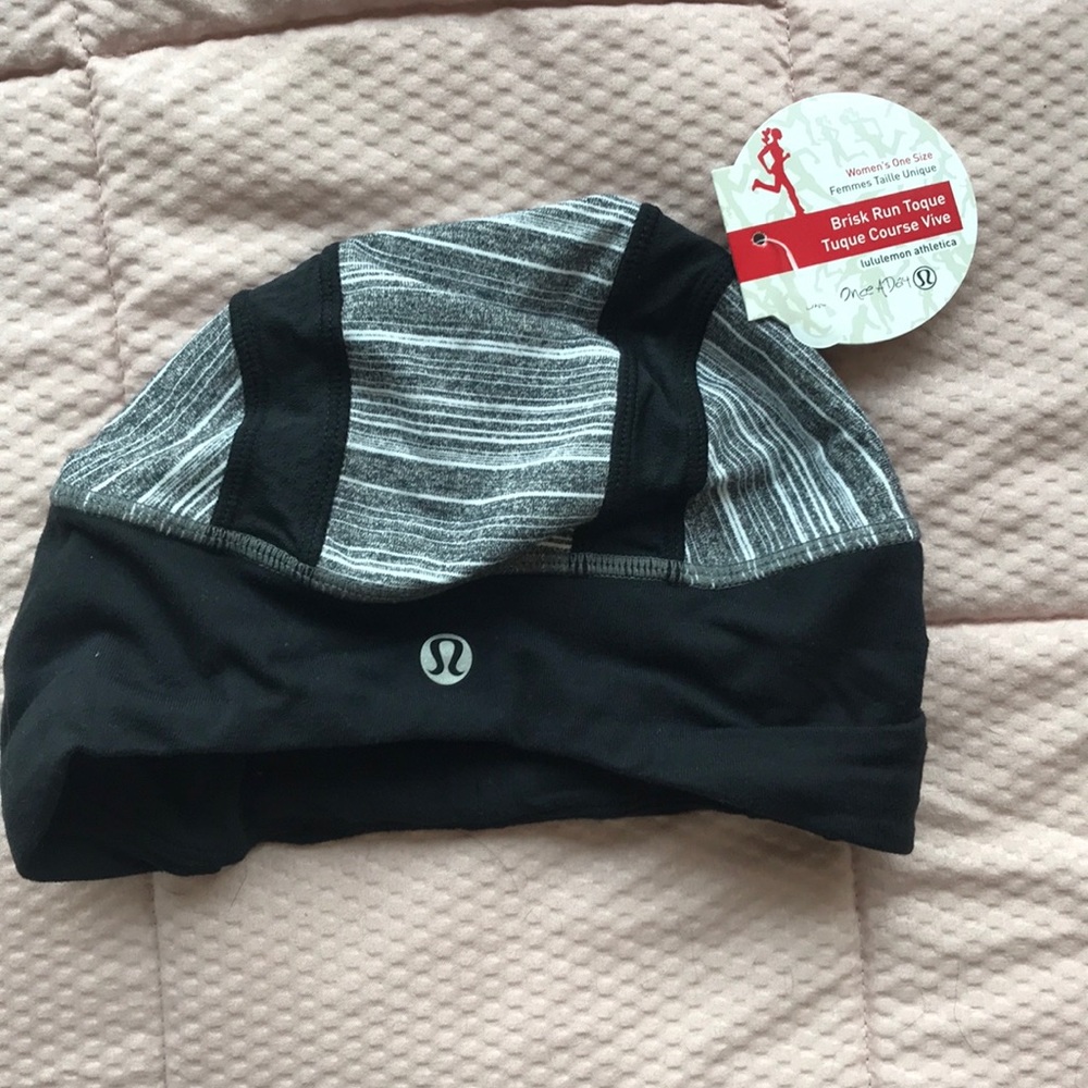 NEW lululemon running cap with ponytail hole